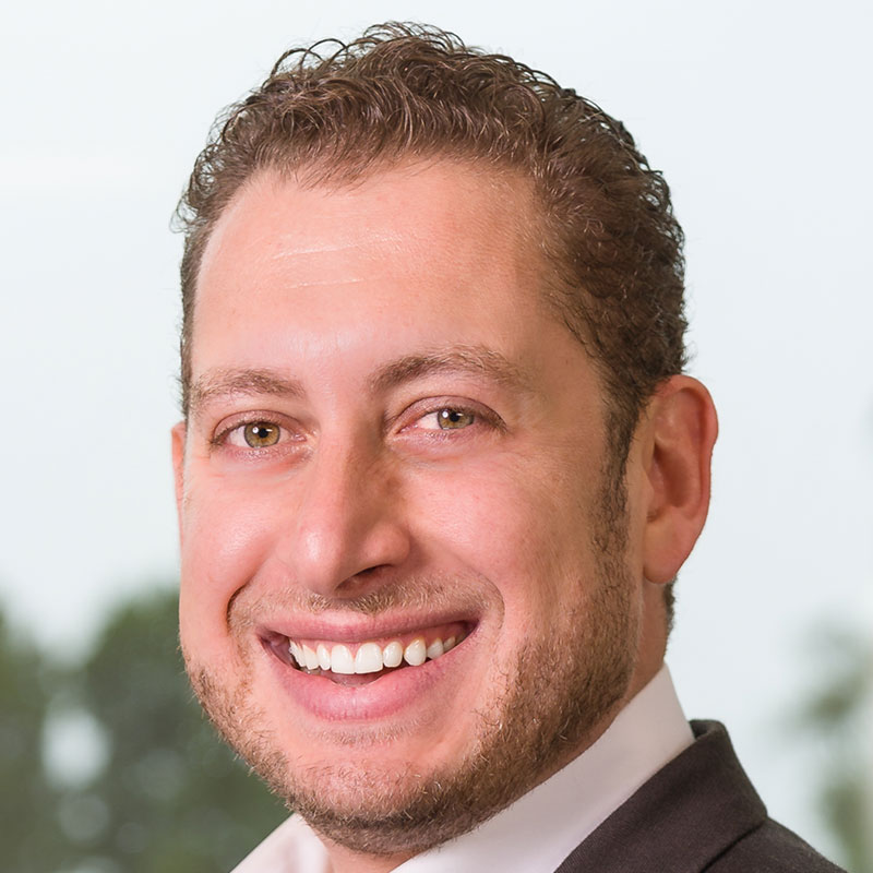 Dr Robert Molnar