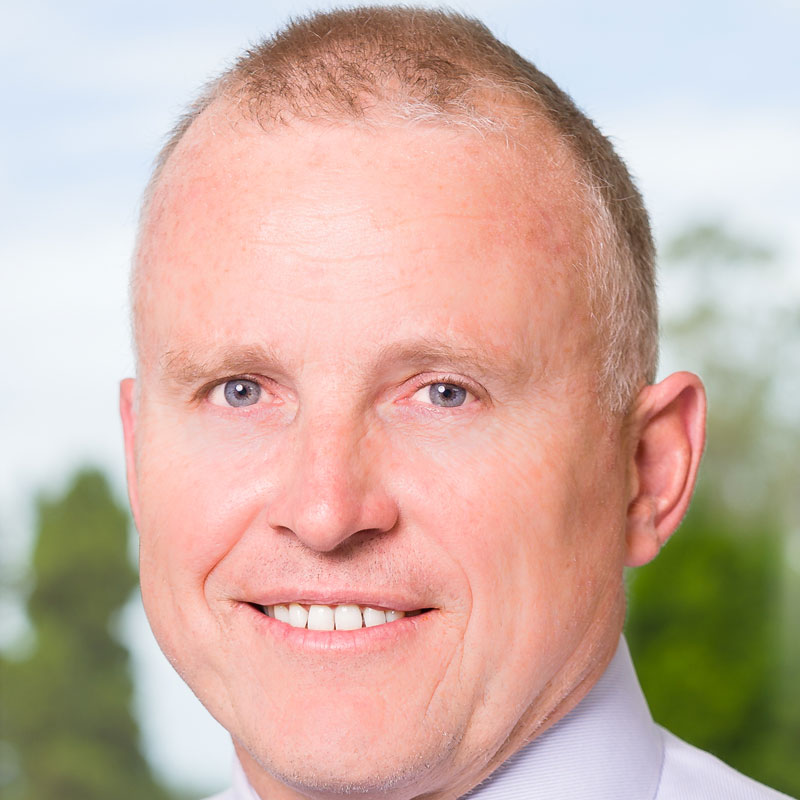 Dr Robert Molnar